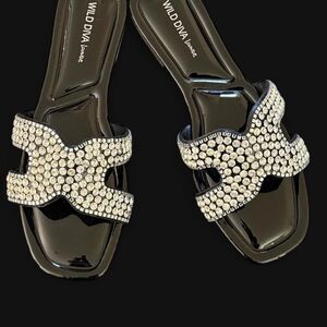 Wild Diva Women's Black Rhinestone Design Sandals Size 8.5